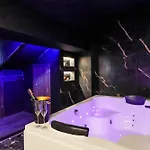 Unique Luxury Ξενοδοχείο 5*