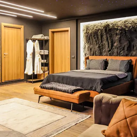 Unique Luxury Шкодер