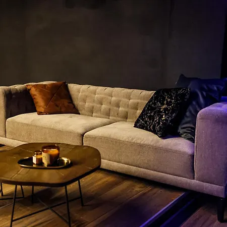 Unique Luxury Шкодер