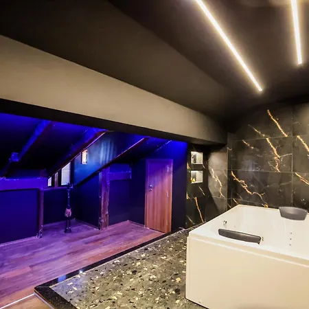酒店 Unique Luxury 5*