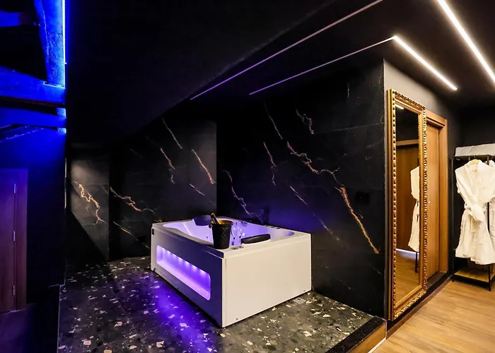 酒店 Unique Luxury 5*